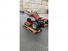 1 Geräteträger mit Anbaufräse (Seitenansicht)