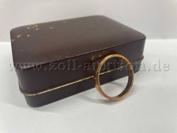585 Goldring – klassisches Design mit sichtbaren Gebrauchsspuren 585 Goldring – klassisches Design mit sichtbaren Gebrauchsspuren