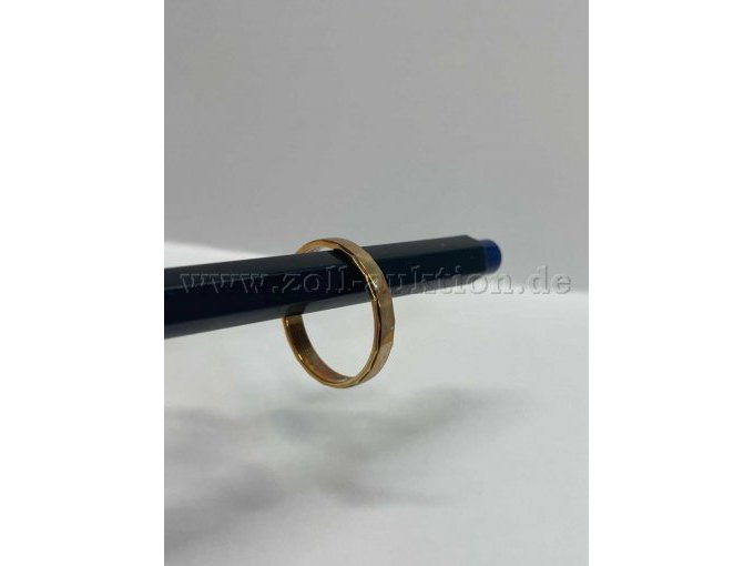 585 Goldring – klassisches Design mit sichtbaren Gebrauchsspuren