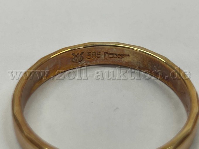 585 Goldring – klassisches Design mit sichtbaren Gebrauchsspuren