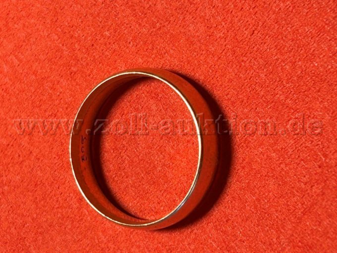 Ring mit Prägung