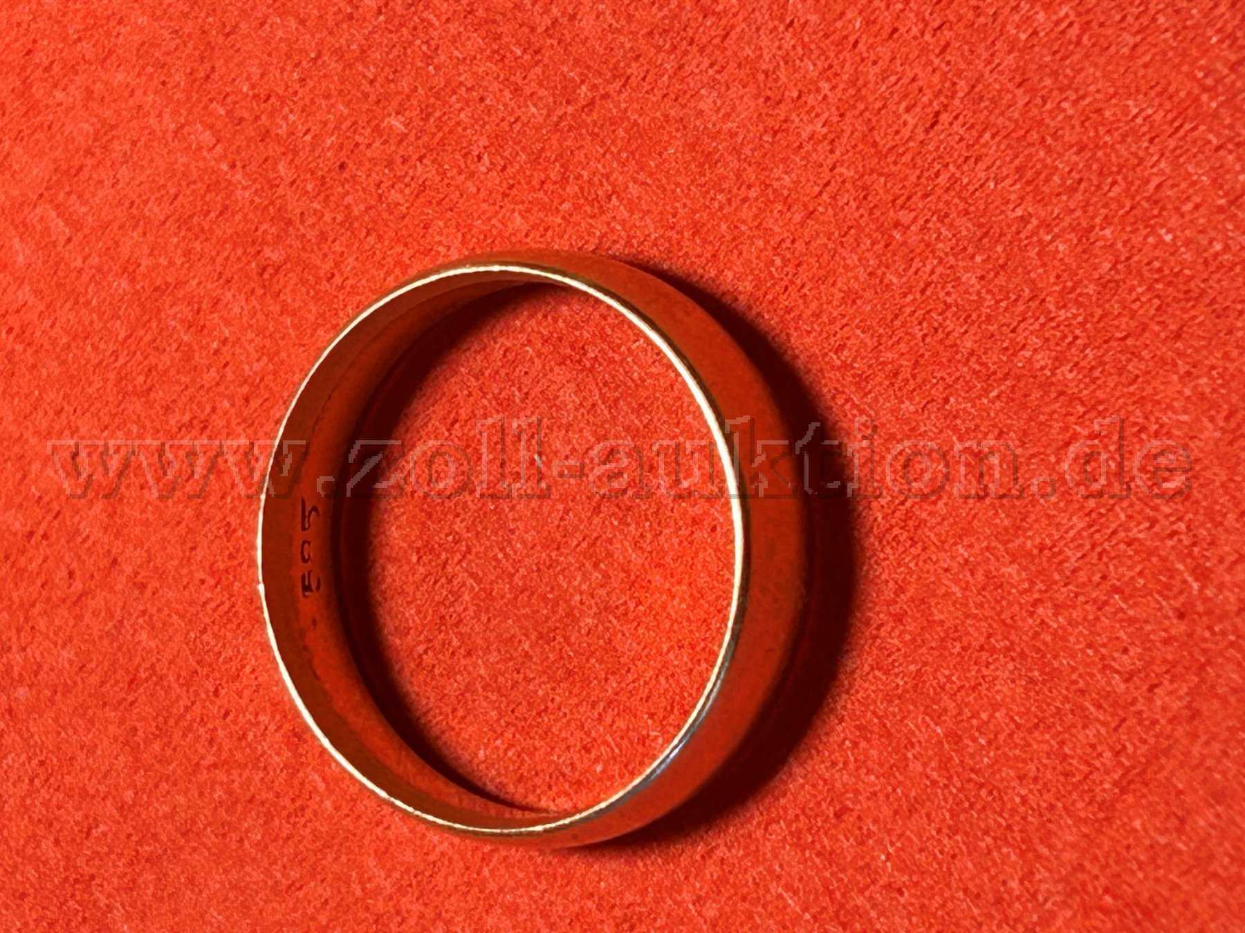Ring mit Prägung