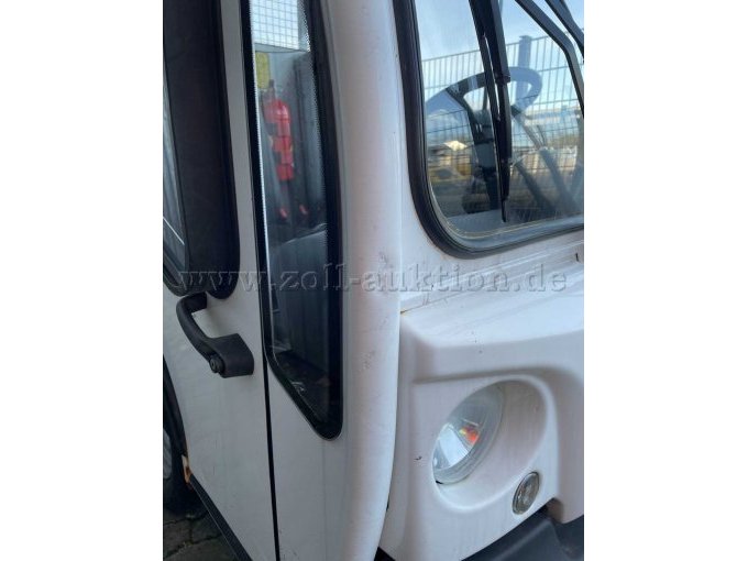 Kratzer und Dellen vorne rechts