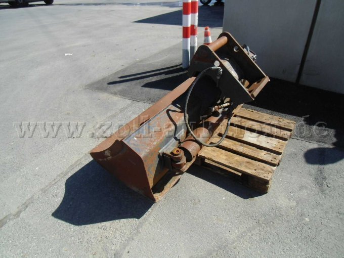 Grabenräumlöffel hinten