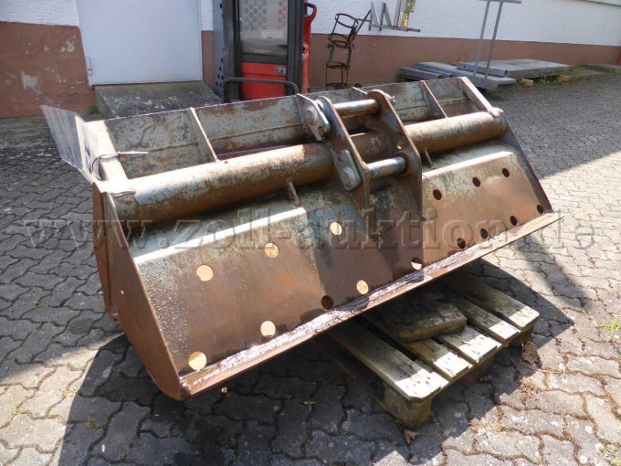 Grabenräumlöffel hinten