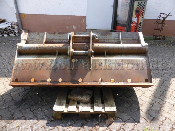 Grabenräumlöffel hinten