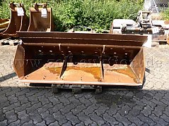 Grabenräumlöffel vorne