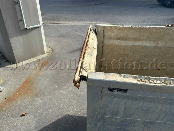 Schaden am Rahmen rechts