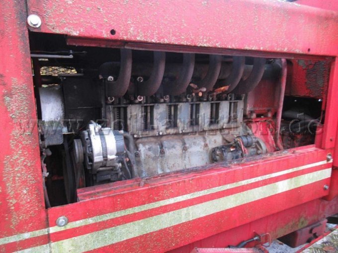 11 Ansicht Motorraum rechts Generator ersetzt