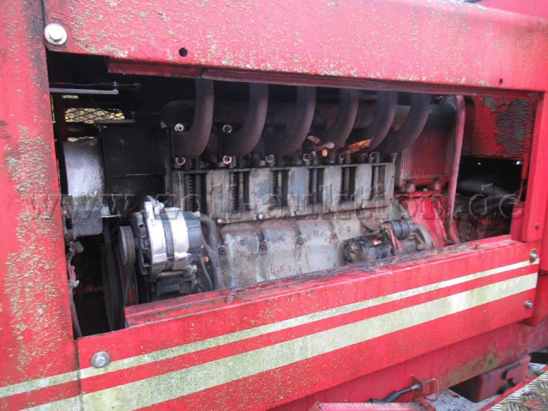 11 Ansicht Motorraum rechts Generator ersetzt