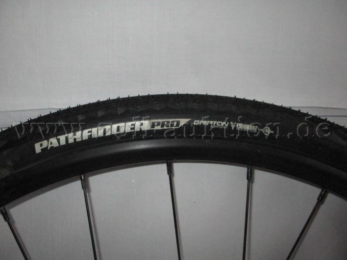 Teilansicht Reifen mit Mantelbezeichnung