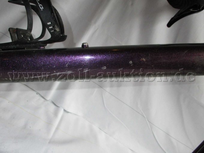 Teilansicht Rahmen mit Schrammen und leichten Lackabplatzungen