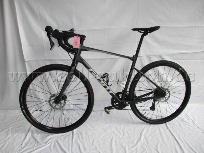 Vollansicht Gravelbike Giant Revolt