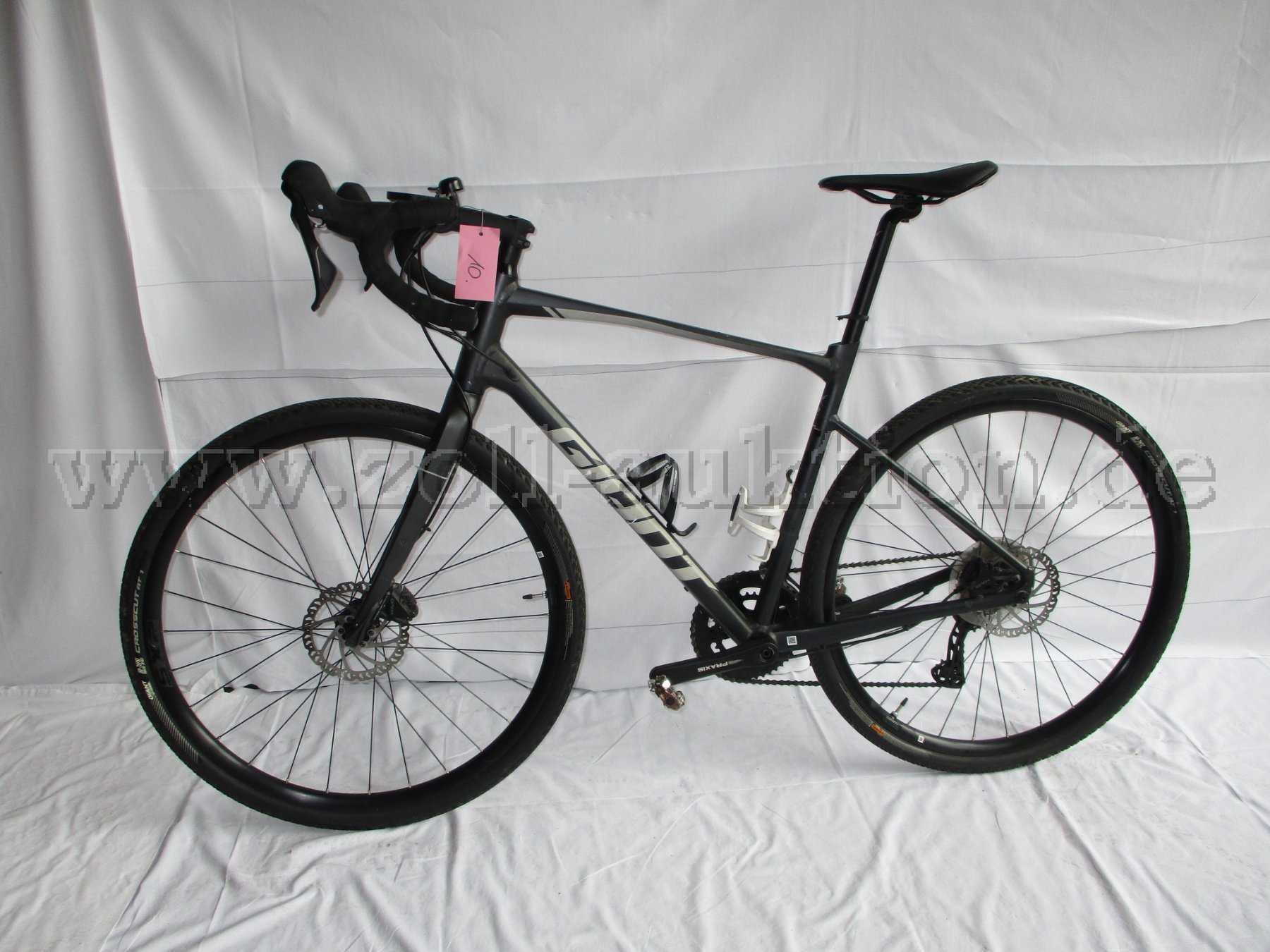 Vollansicht Gravelbike Giant Revolt