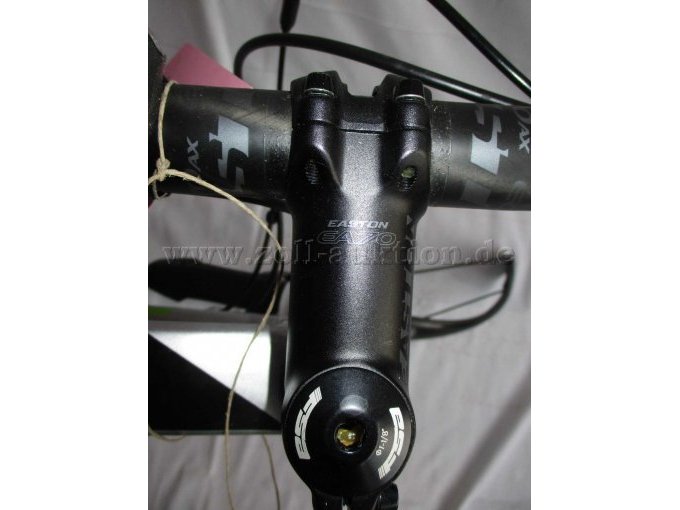 Ansicht Lenkervorbau mit Modellbezeichnung