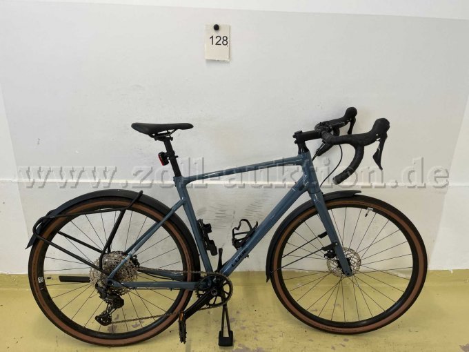 Gravelbike von Cube, rechts
