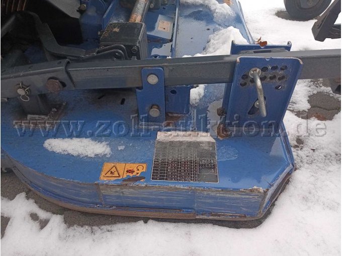 Mähwerk von rechts mit Kratzern