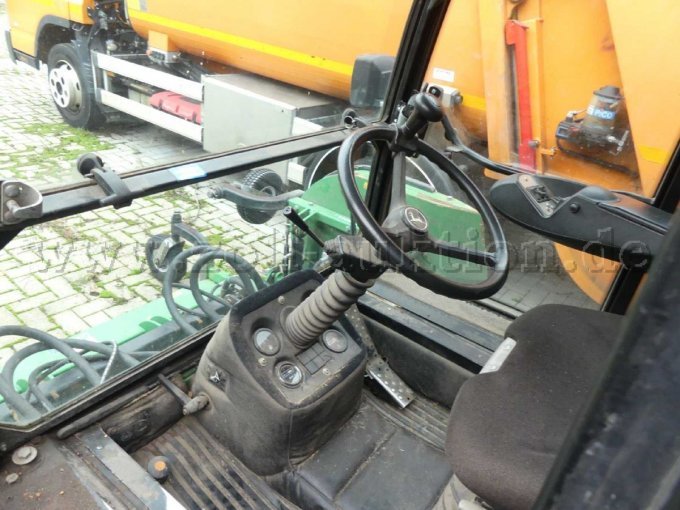 Blick in die Fahrerkabine I