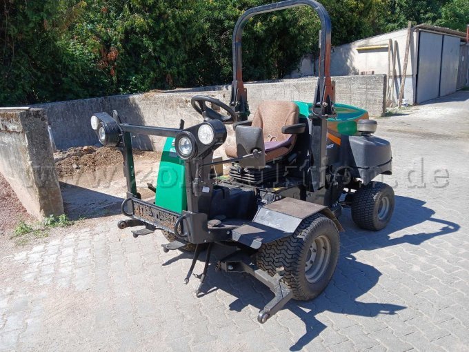 Mähmaschine von vorne
