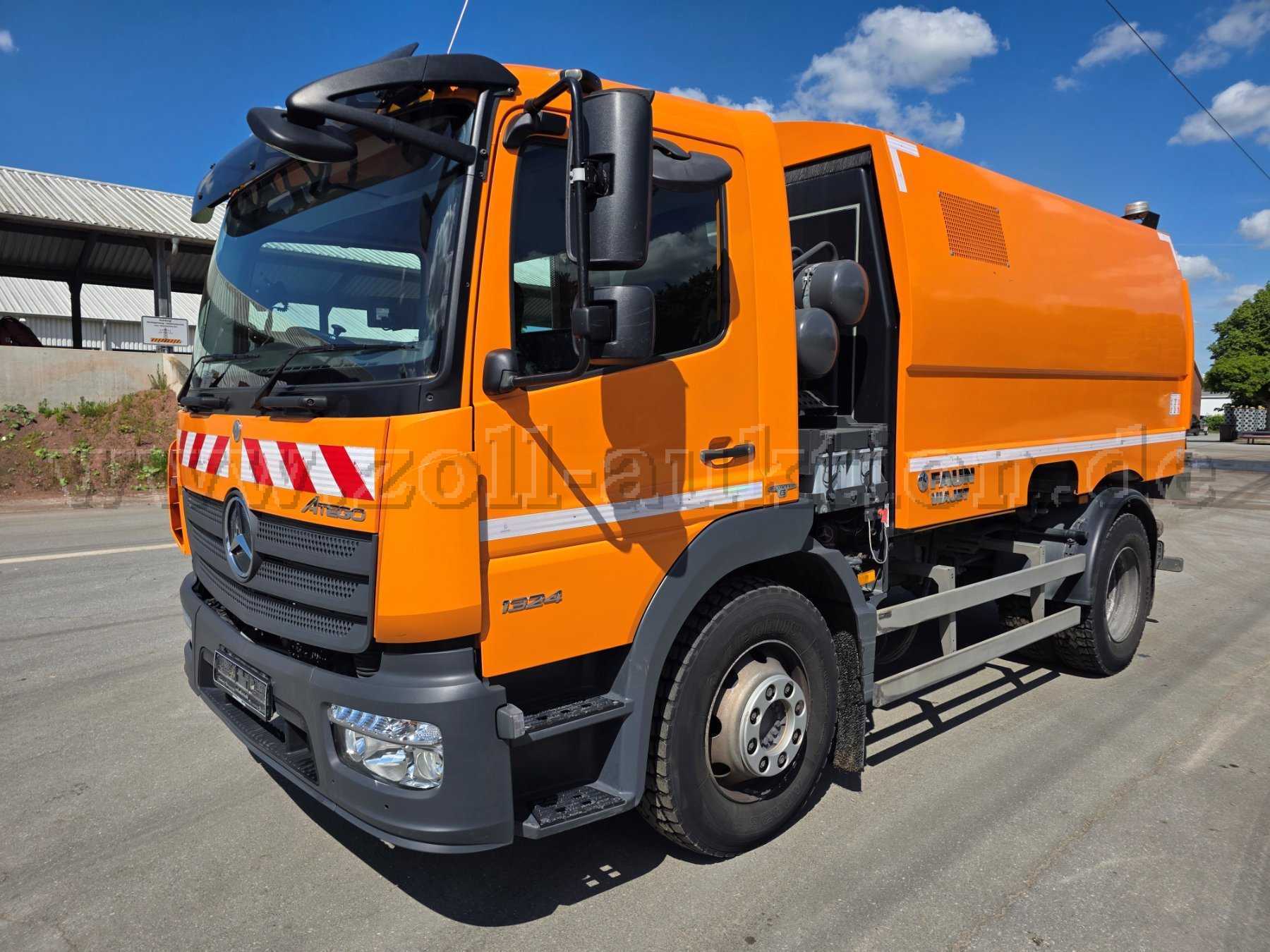 Großkehrmaschine Faun Viajet 6R/H, DB Atego1324 LKO 4x2, linke vordere Seitenansicht