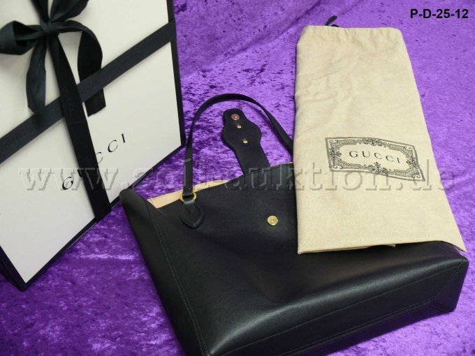 Karton und Staubbeutel