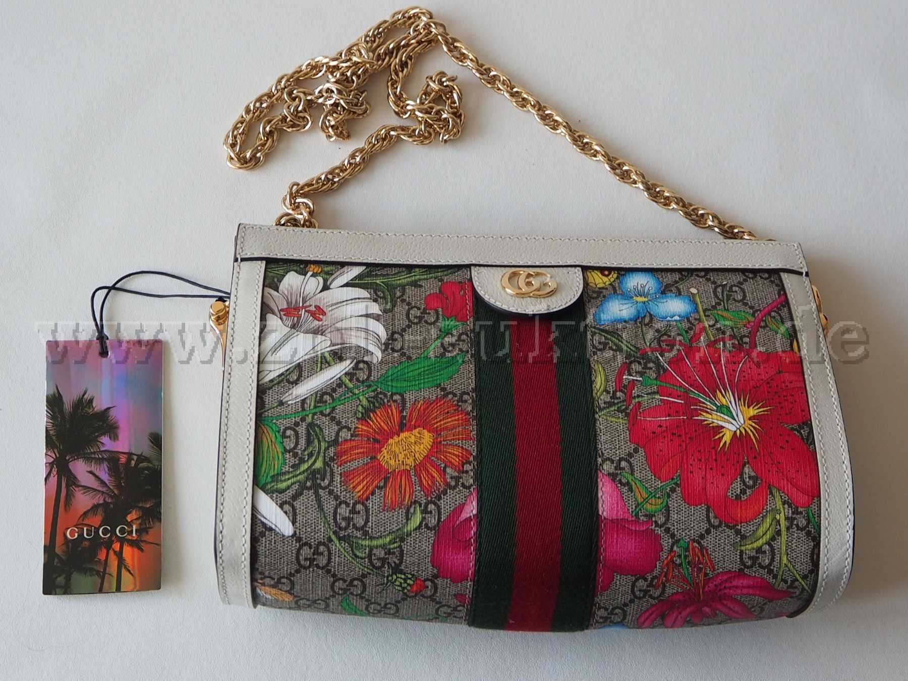Tasche mit Etikett