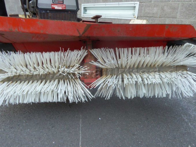 1 Gutbrod-Traktor Typ 1010 mit Anbaugeräten – foto 5 – kavel bij Zoll-Auktion, Koblenz