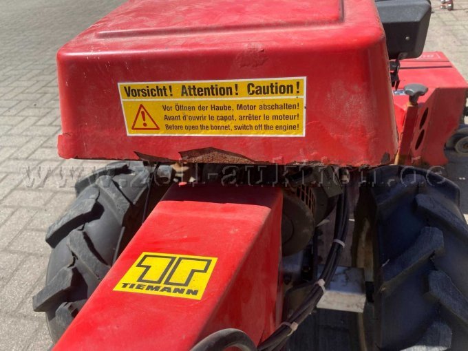 Roststelle Motordeckel