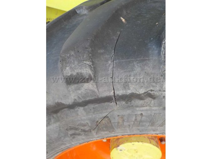 Detailbild Riss in Reifen
