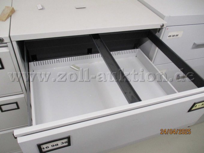 Schrank geöffnet