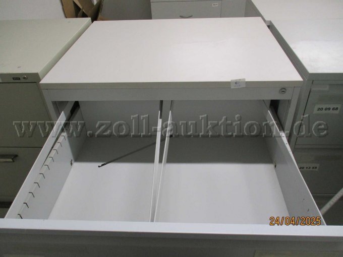 Schrank geöffnet