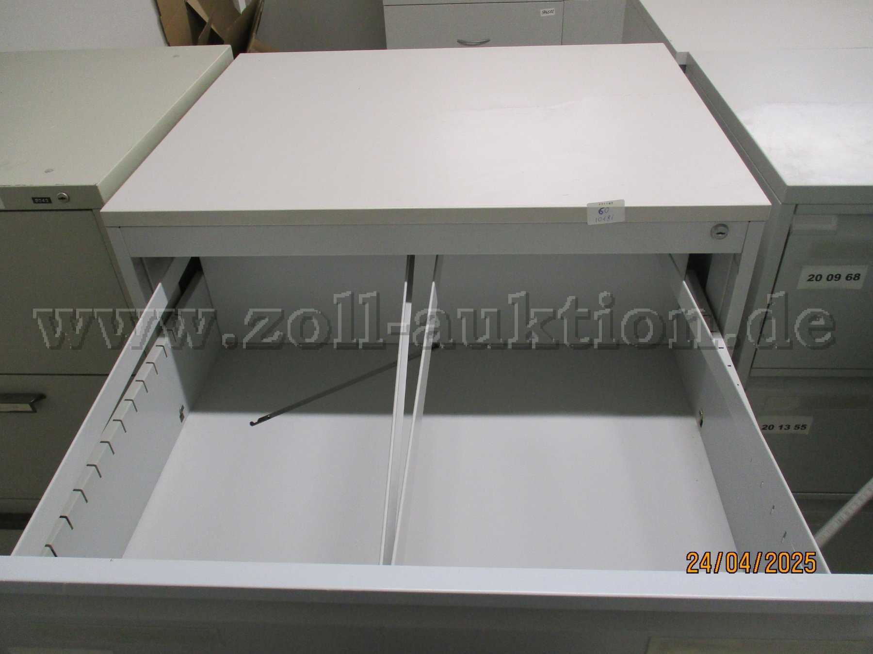 Schrank geöffnet