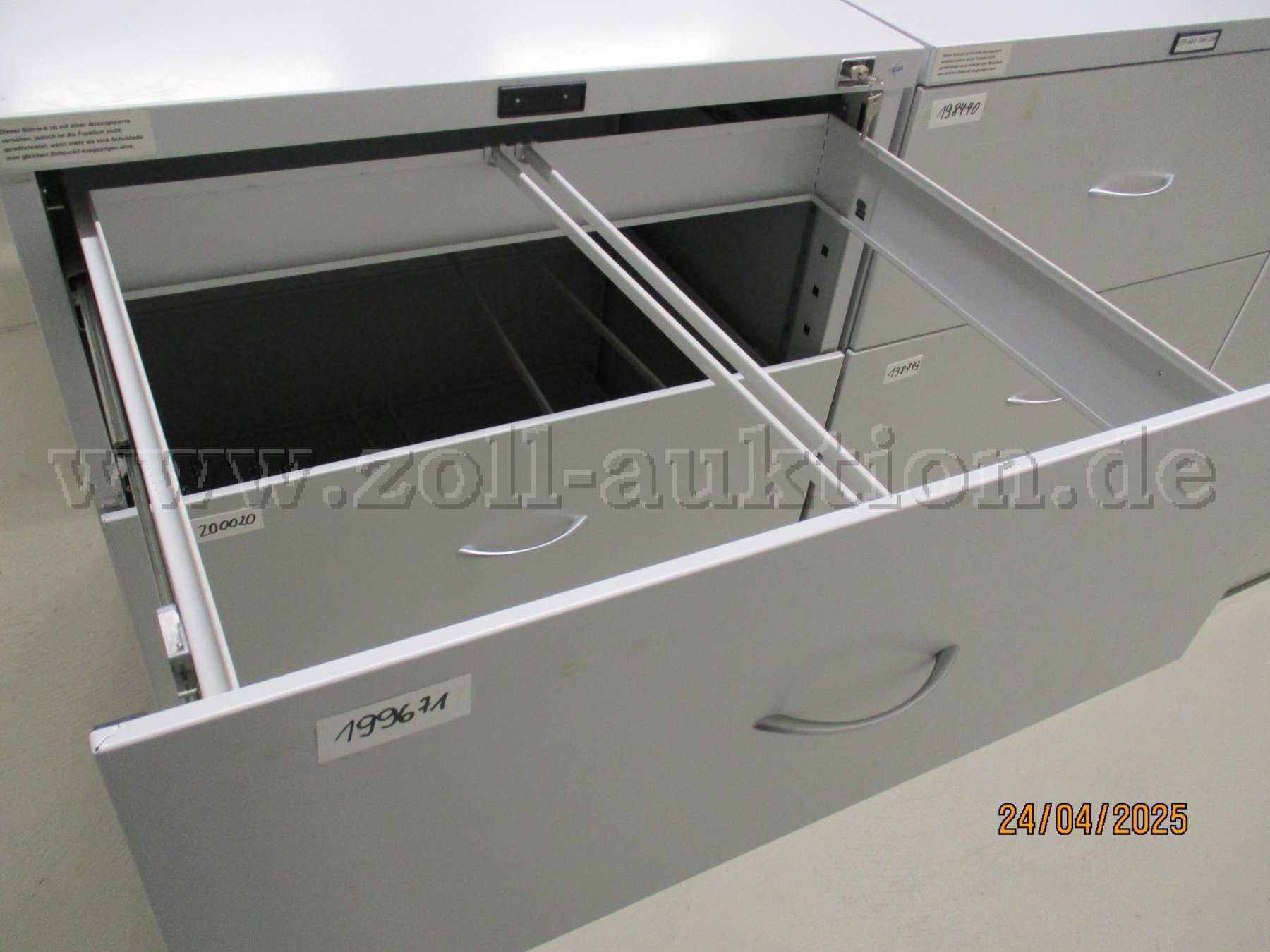 Schrank geöffnet