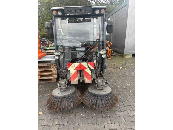 Kehrmaschine Frontbesen