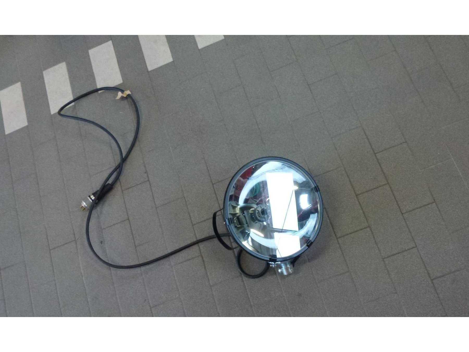 Arbeits-/Suchscheinwerfer für Feuerwehrauto mit Kabel und Stecker