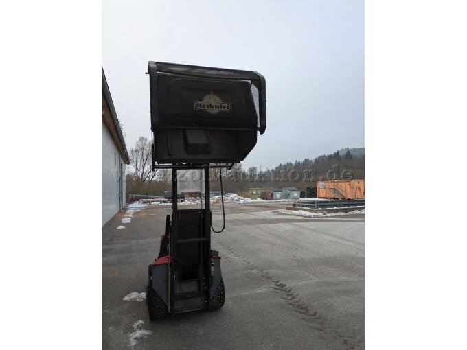 Heckansicht mit Hochentleerung Korb