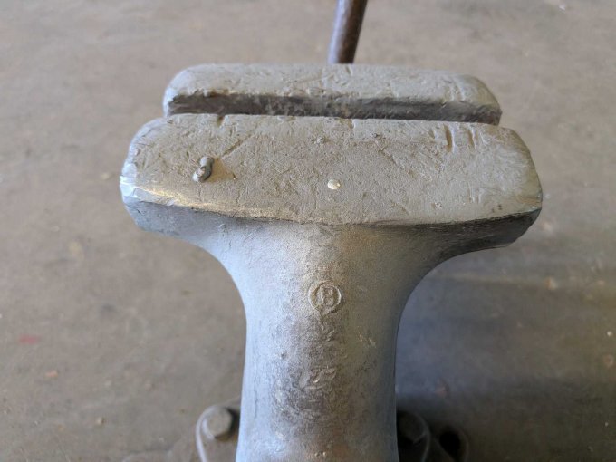 Backen leicht geöffnet