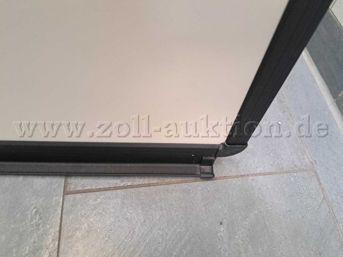 Ansicht der Projektionstafel, Ecke, unten rechts, mit Stifteablage
(Bild ähnlich dem Original, werden mehrere Geräte angeboten)