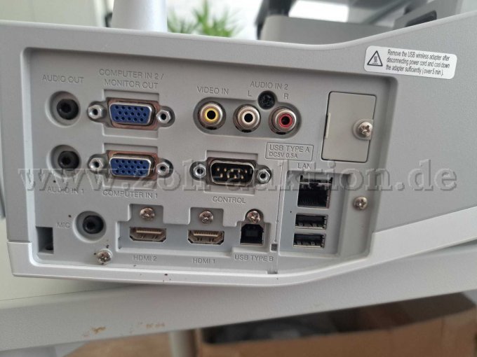 Anschlußmöglichkeiten am Gegenstand.
(Bild ähnlich dem Original, werden mehrere Geräte angeboten)