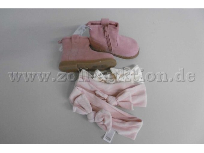 Einzelansicht Stiefelletten und Stirnbänder