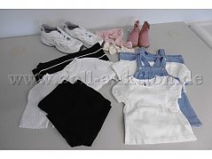 Gesamtansicht der Auktionsgegenstände