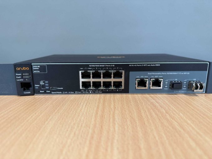 HPE Aruba 2530 8G – J9777A – Swtich mit SFP Transceiver
Anschlüssen hinten