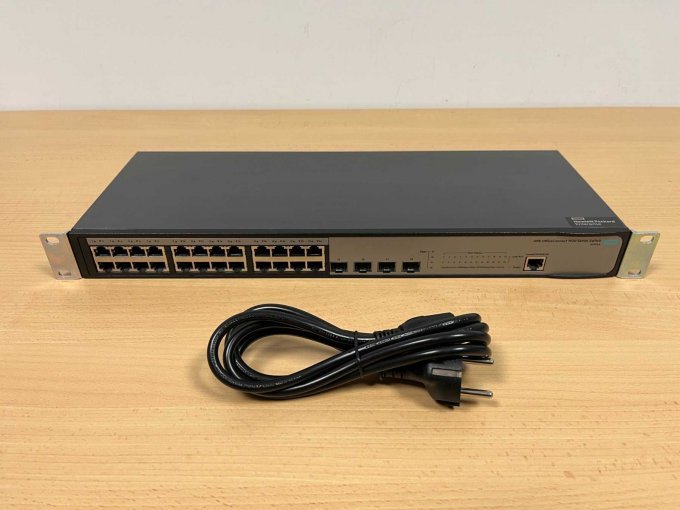 HPE Office Connect 1920-24G – Switch – JG924A Rückseite mit Kabel