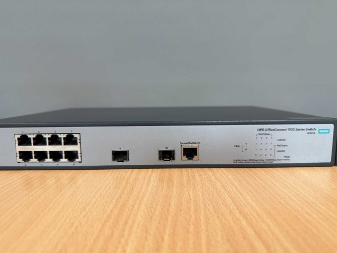 HPE Office Connect 1920-8G-PoE – Switch mit Power over Ethernet – JG921A 
Ansicht von vorne mit Anschlüssen