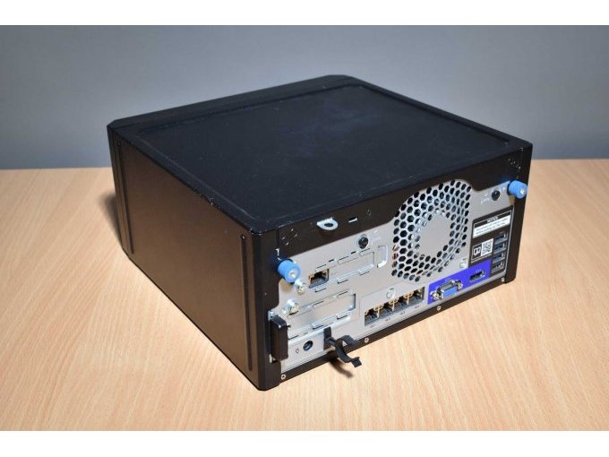 HPE ProLiant MicroServer Gen10 Plus mit 3 Festplatten
Ansicht von hinten