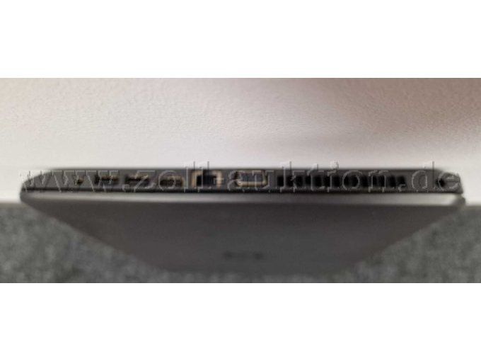 linke Seite mit Anschlüssen