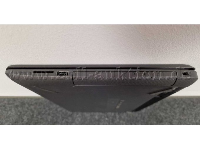 rechte Seite mit Laufwerk und Maus-Anschluss