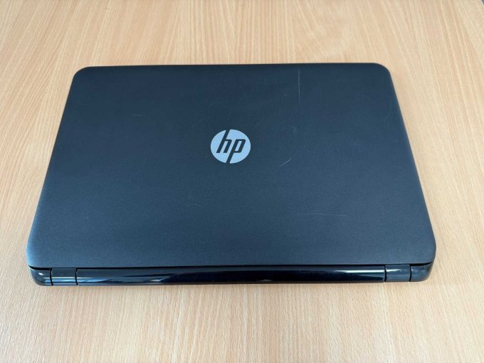 HP 250 G3 Notebook – 39,6 cm (15.6")
Ansicht von oben geschlossen