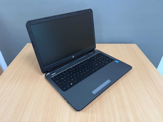 HP 250 G3 Notebook – 39,6 cm (15.6") geöffnet
Ansicht von vorne