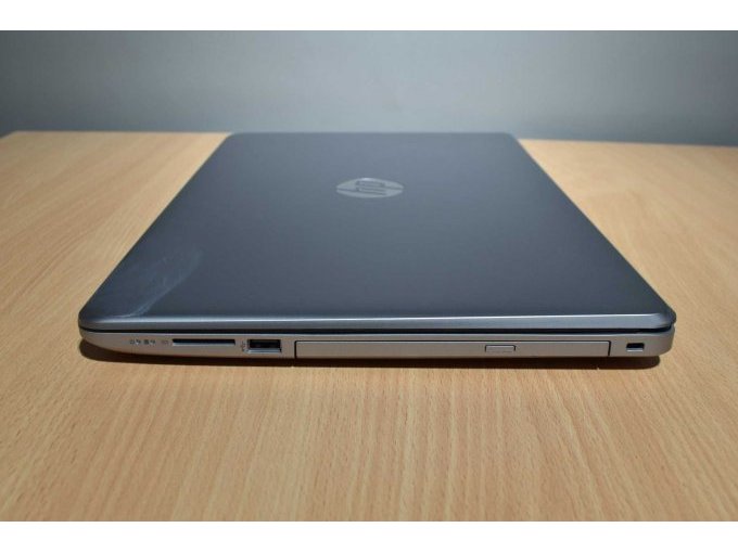 HP 250 G6 Notebook – 39,6 cm (15.6")
Ansicht von der Seite